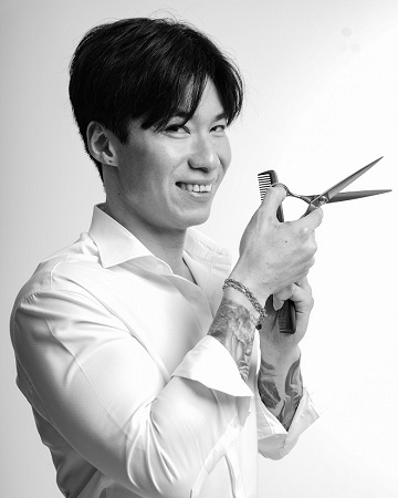 <a href="https://kimrobinson.com/singapore-stylists/eric-lim-artist-ii/" style="font-family: Helvetica Neue, Arial, sans-serif !important;">Eric Lim - Design Team</a>