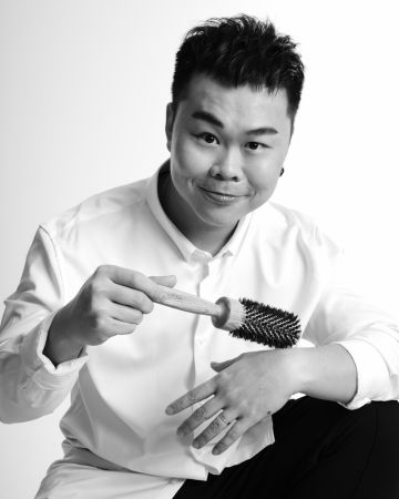<a href="https://kimrobinson.com/singapore-stylists/ronald-foo-artist-ii/" style="font-family: Helvetica Neue, Arial, sans-serif !important;">Ronald Foo - Design Team</a>
